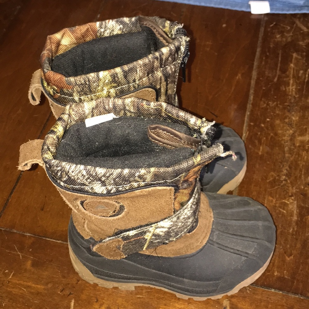 Boys size 6 camo boots